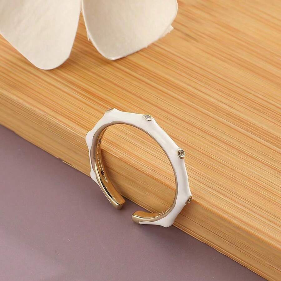 Sinister Splendor Ring - White