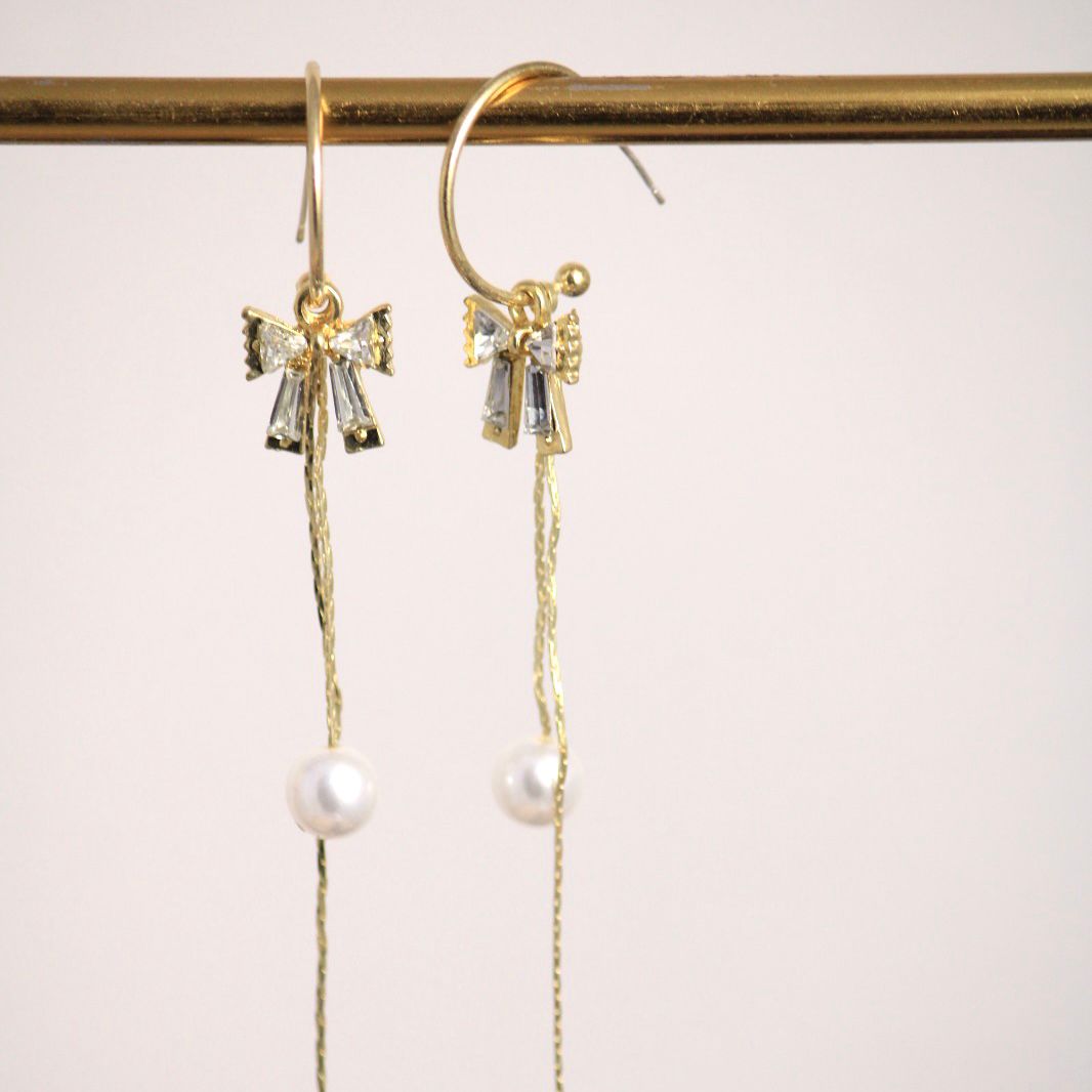 C-Shell Pearl Hoop Earring