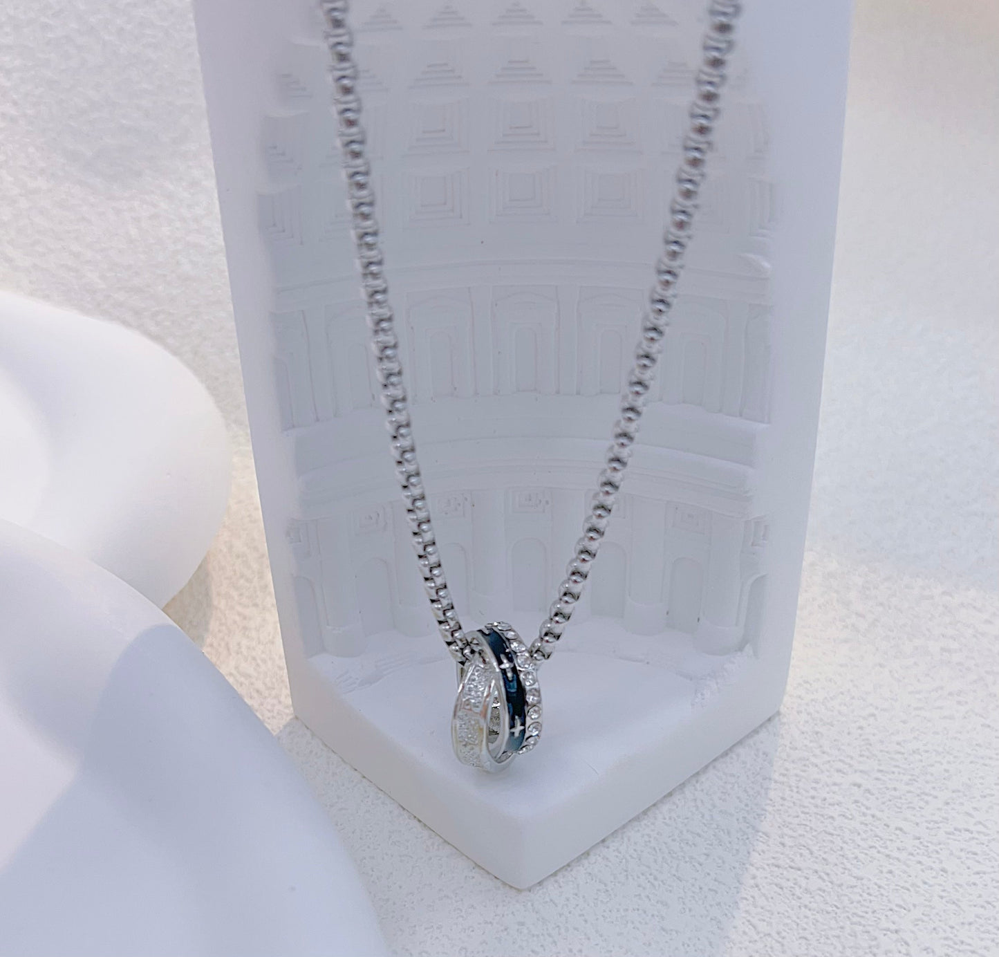 Cirque du Glamour Silver Chain Salty Alpha