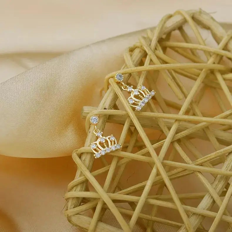Cute Shine Simple Crown Earrings Gold | Salty