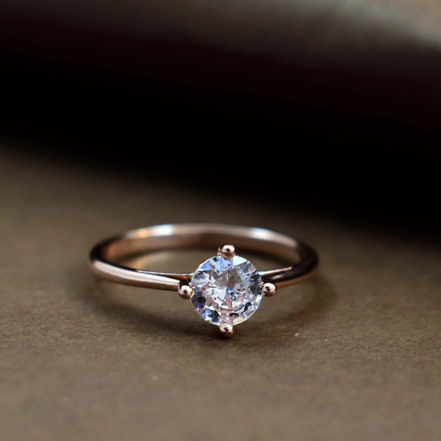 Splendid crystal rose-gold ring