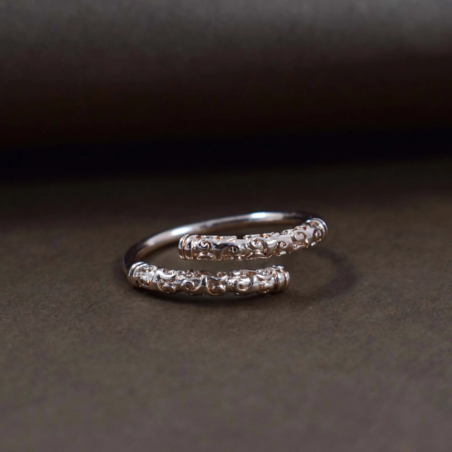 Nomad carving rose-gold ring