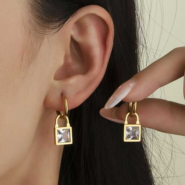Rhapsodic Gold Earring