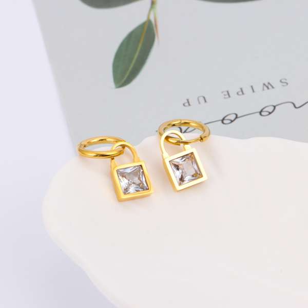 Rhapsodic Gold Earring