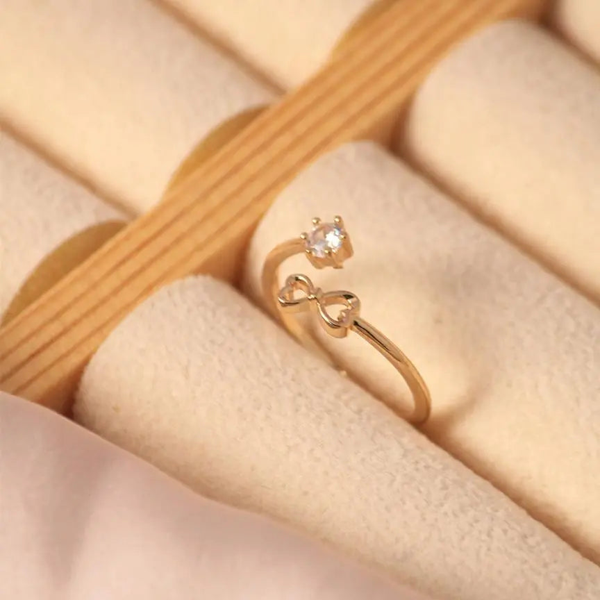 Junoesque crystal gold ring | Salty