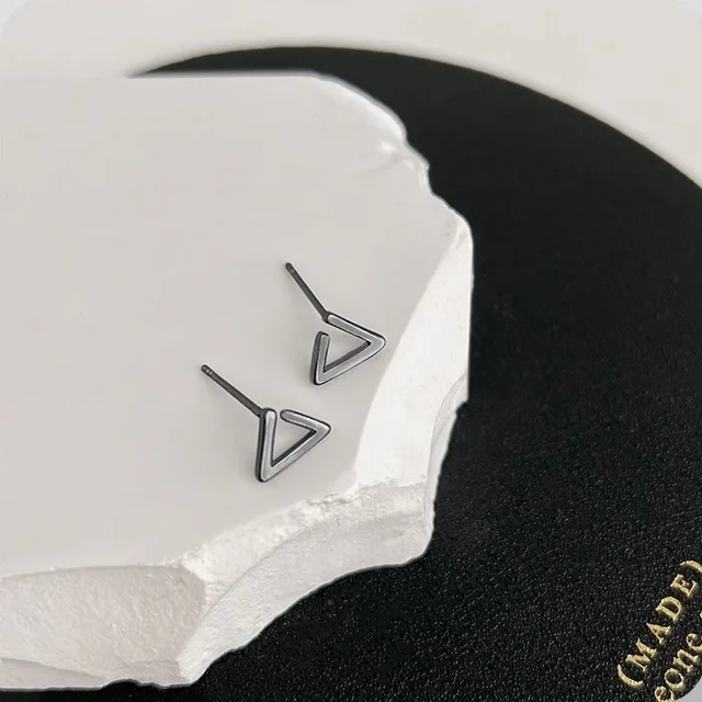 Obtuse Black Stud | Salty