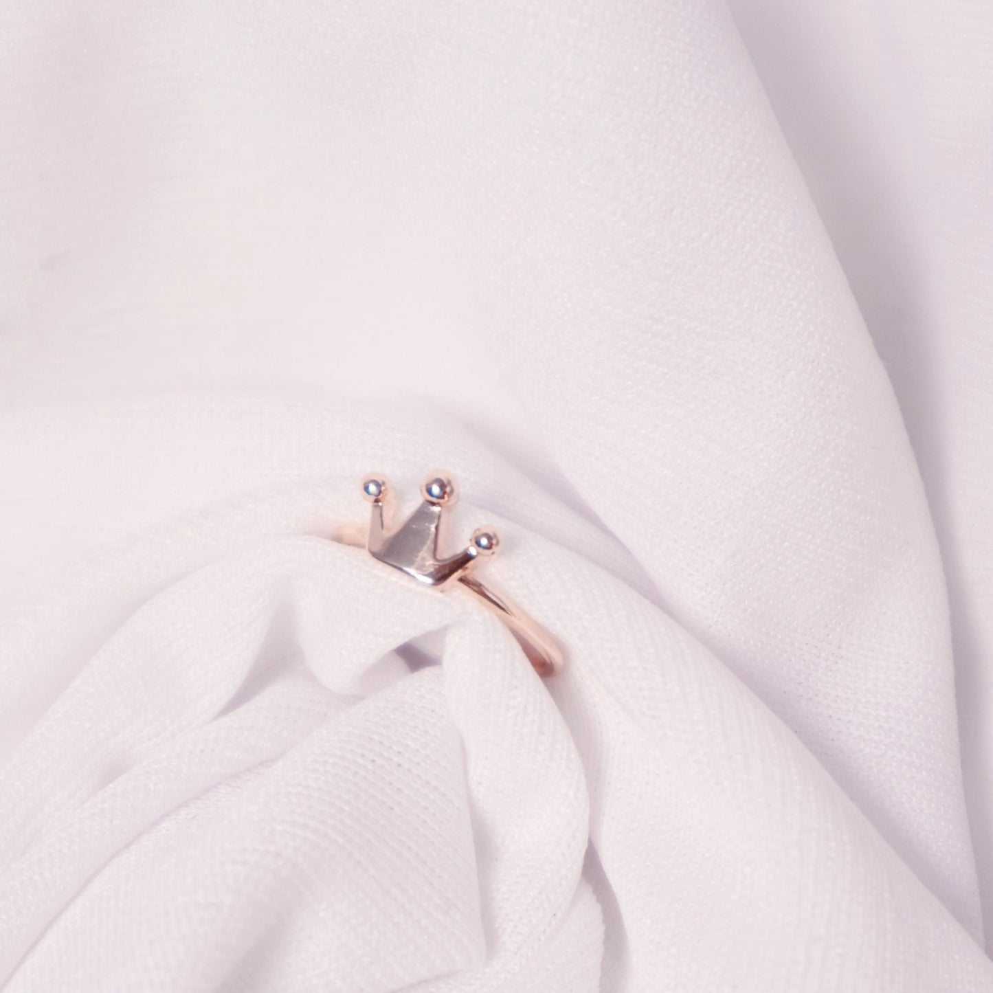 Head crest rose-gold ring