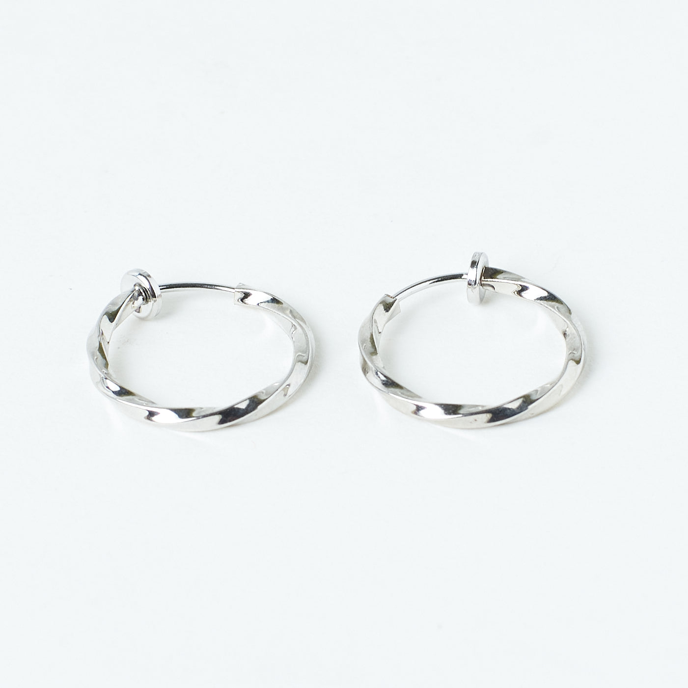 Non-Pierced Bellatrix Minimal Earrings | Salty