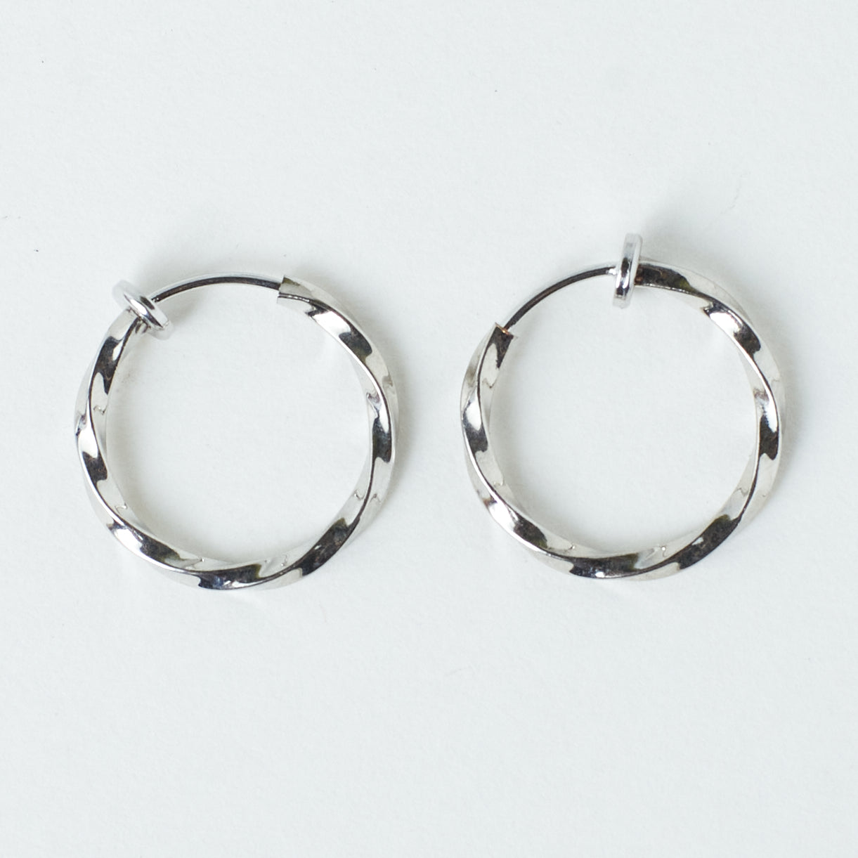Non-Pierced Bellatrix Minimal Earrings | Salty