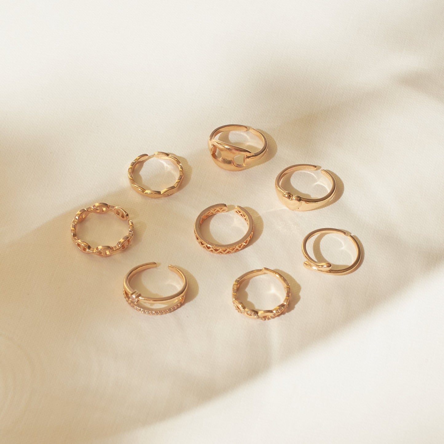 Set Of 8 Linked Eternity Rings | Salty