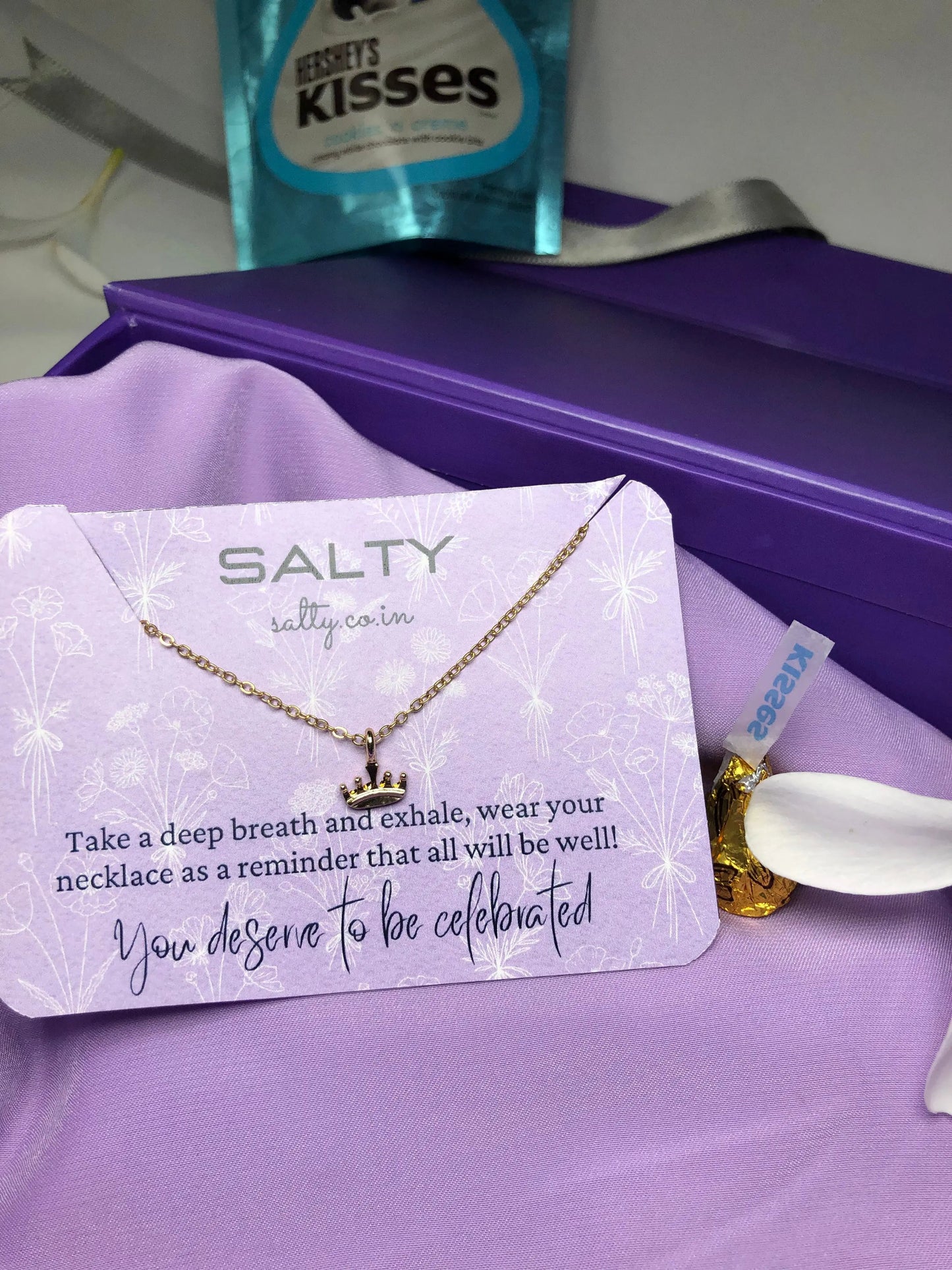 Queen's Crown Charm Necklace - Gold