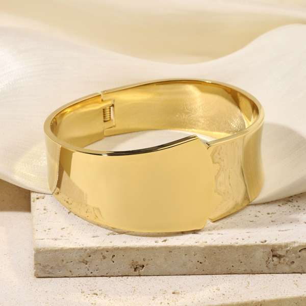 Luxe Radiance Gold Cuff