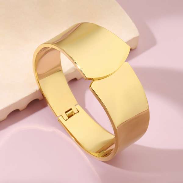 Luxe Radiance Gold Cuff