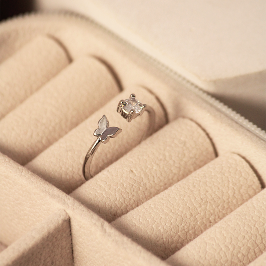 Beautiful Diamond Fly Ring