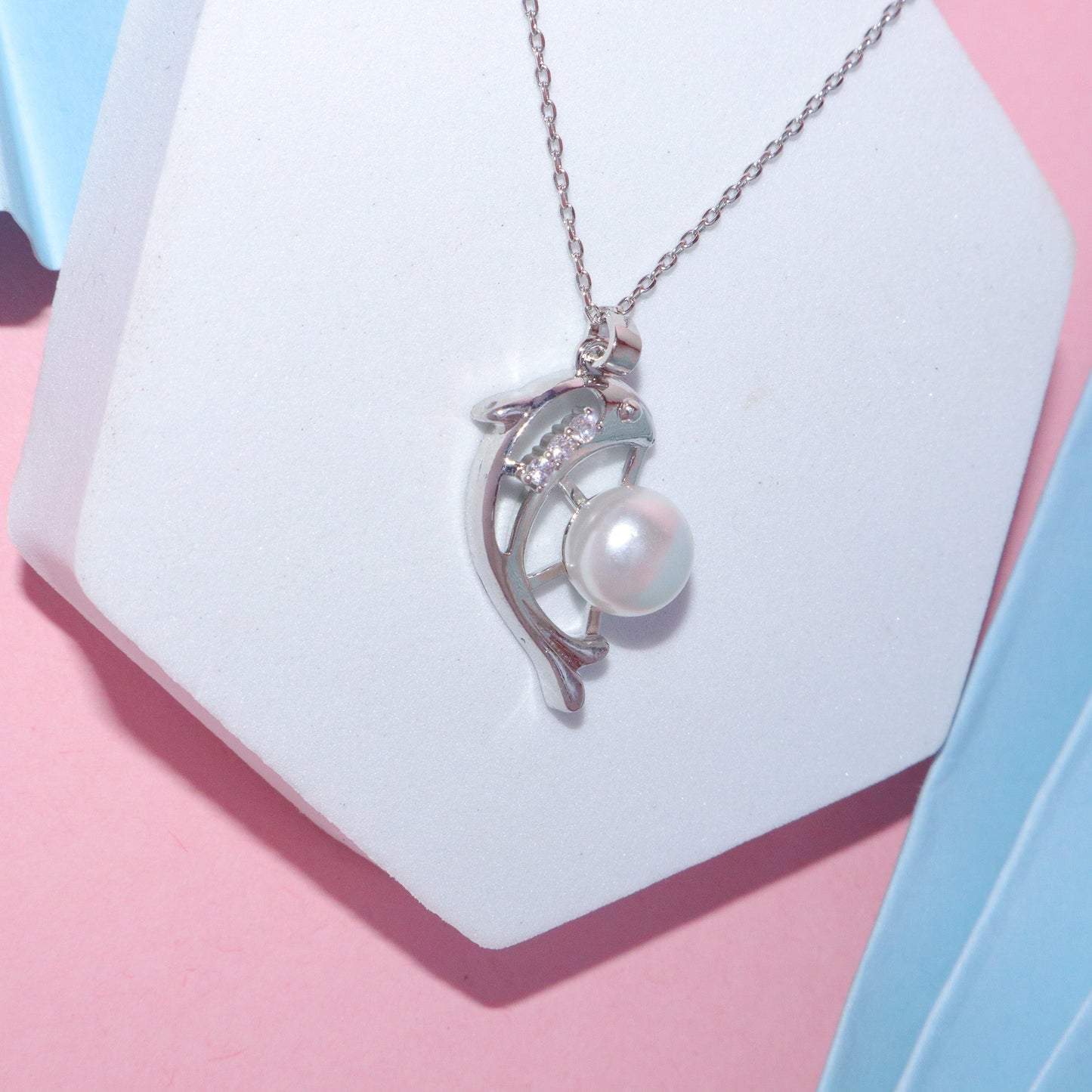Classy Dolphin Pearl Necklace