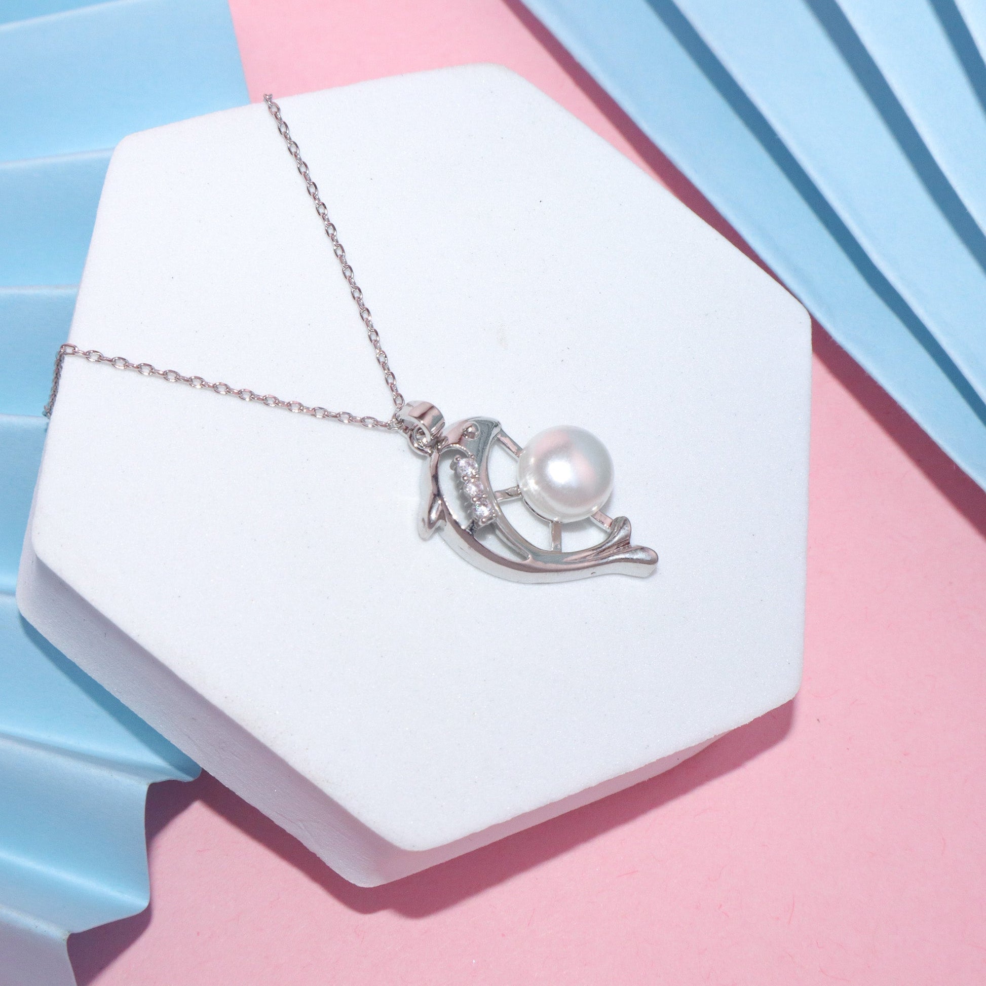 Classy Dolphin Pearl Necklace