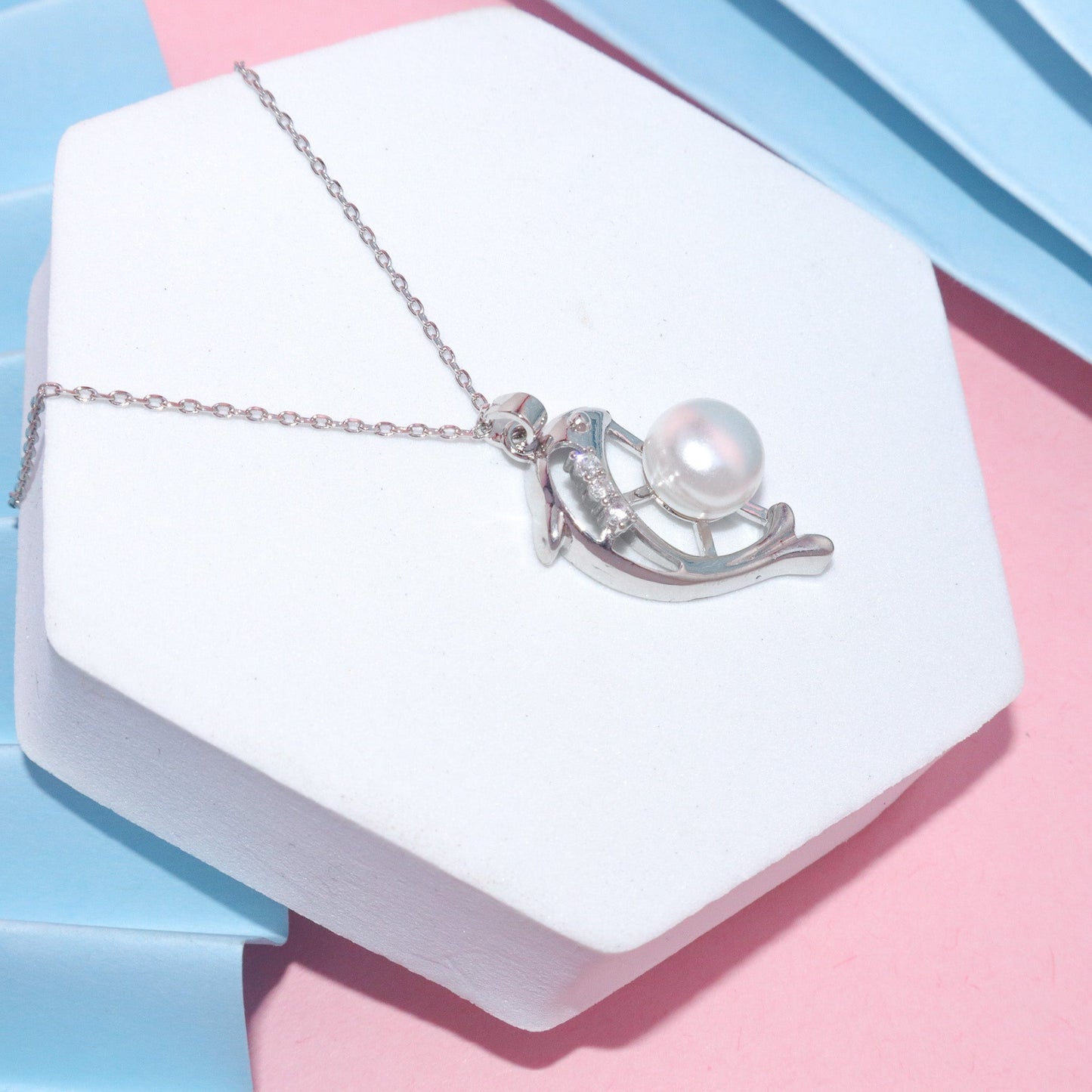 Classy Dolphin Pearl Necklace