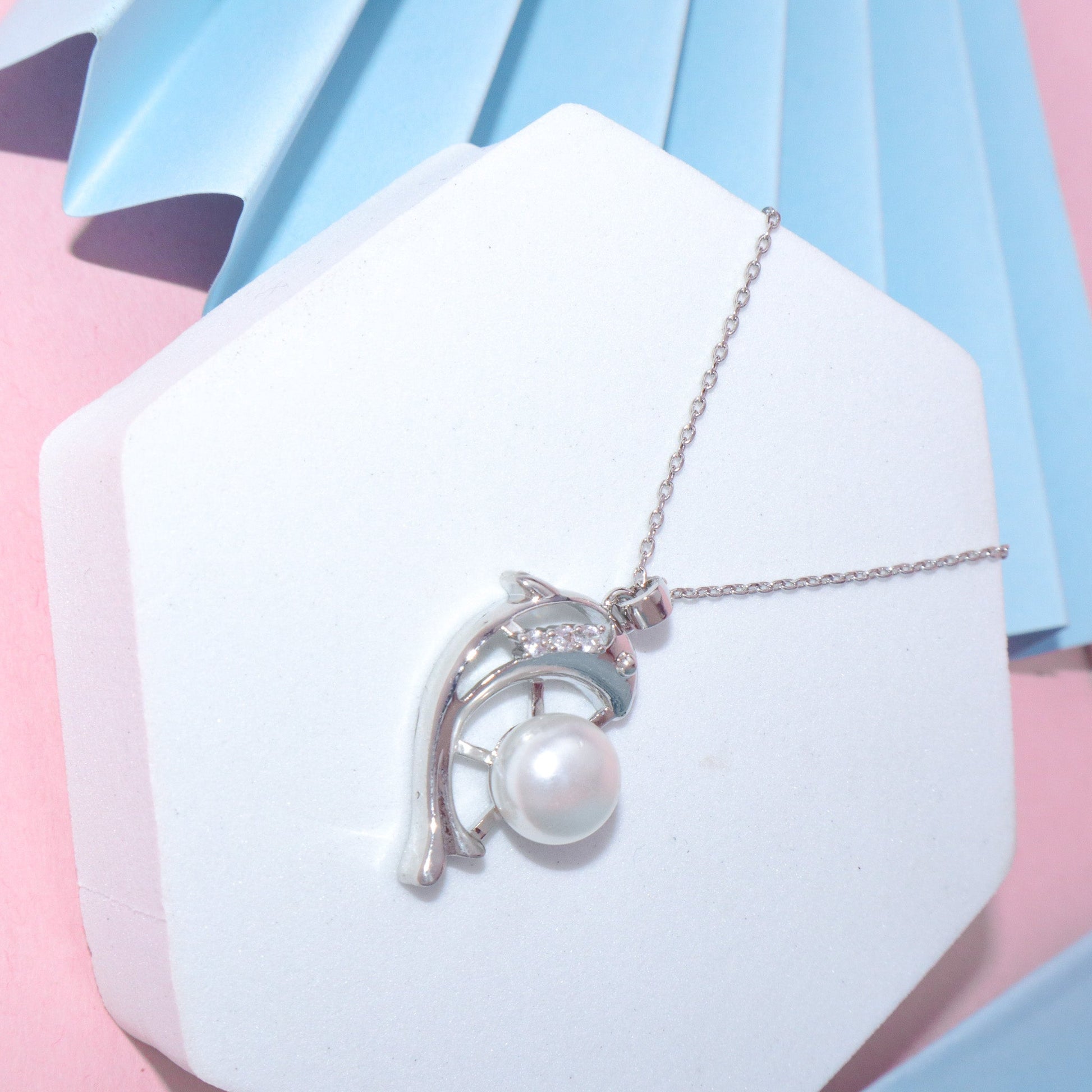 Classy Dolphin Pearl Necklace