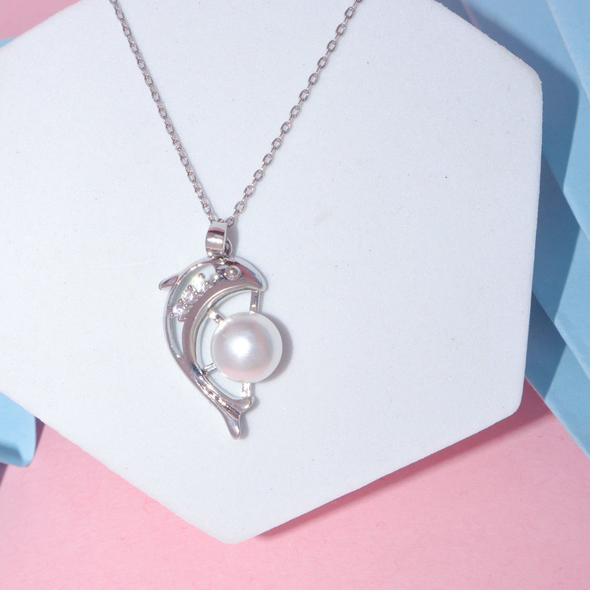 Classy Dolphin Pearl Necklace