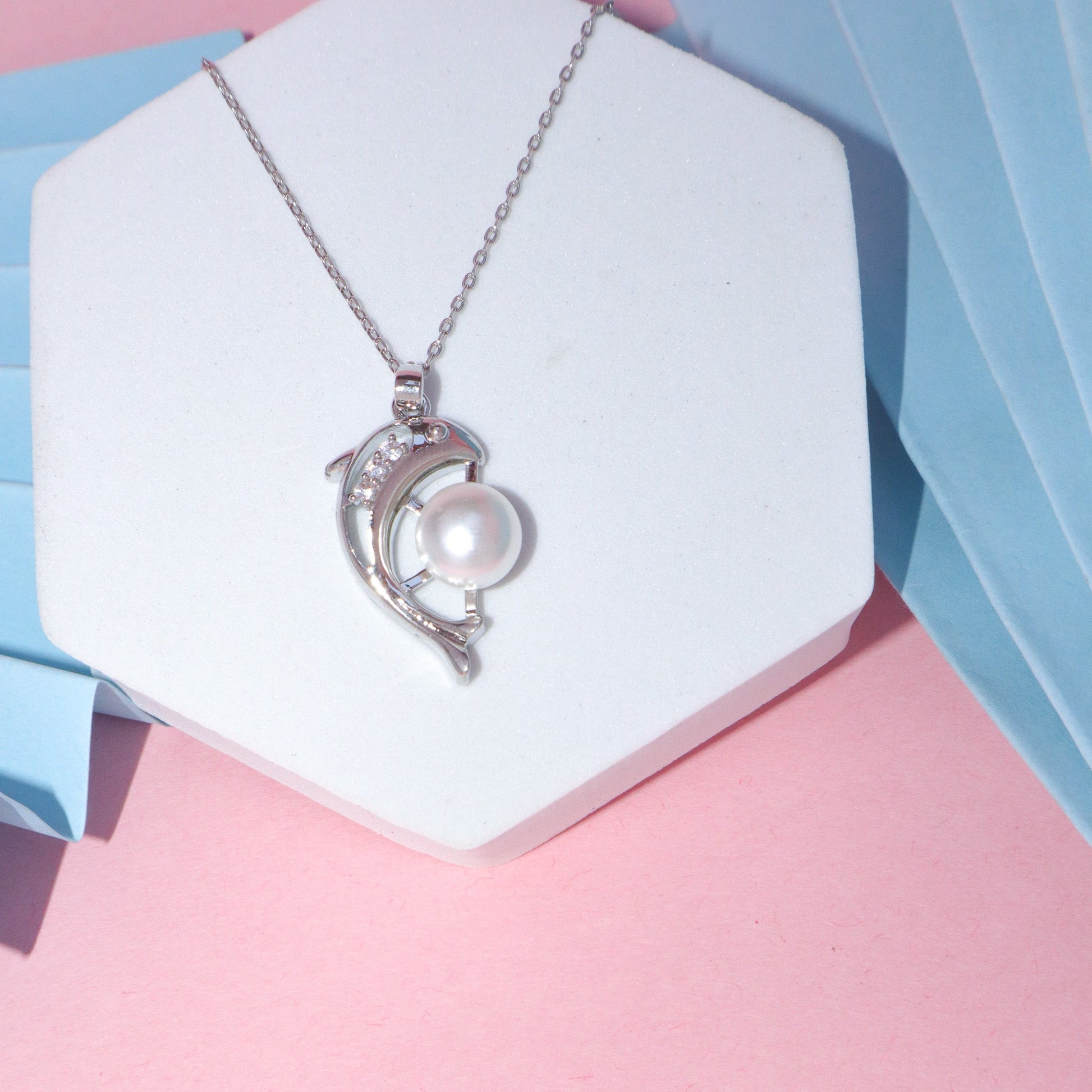 Classy Dolphin Pearl Necklace