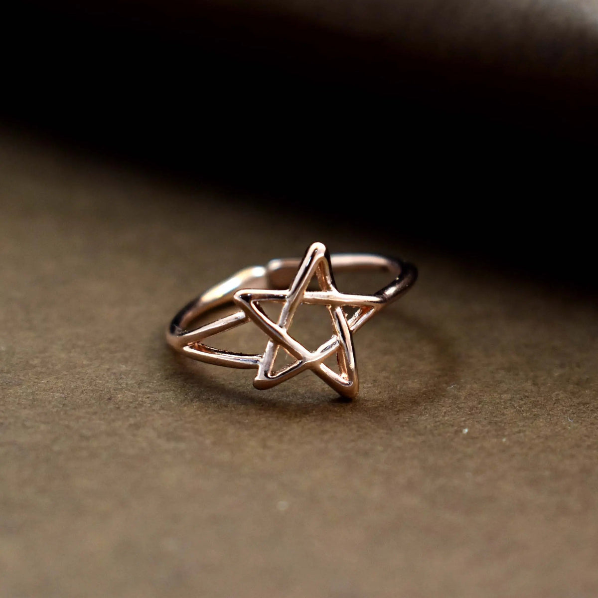 One-line star rose-gold ring