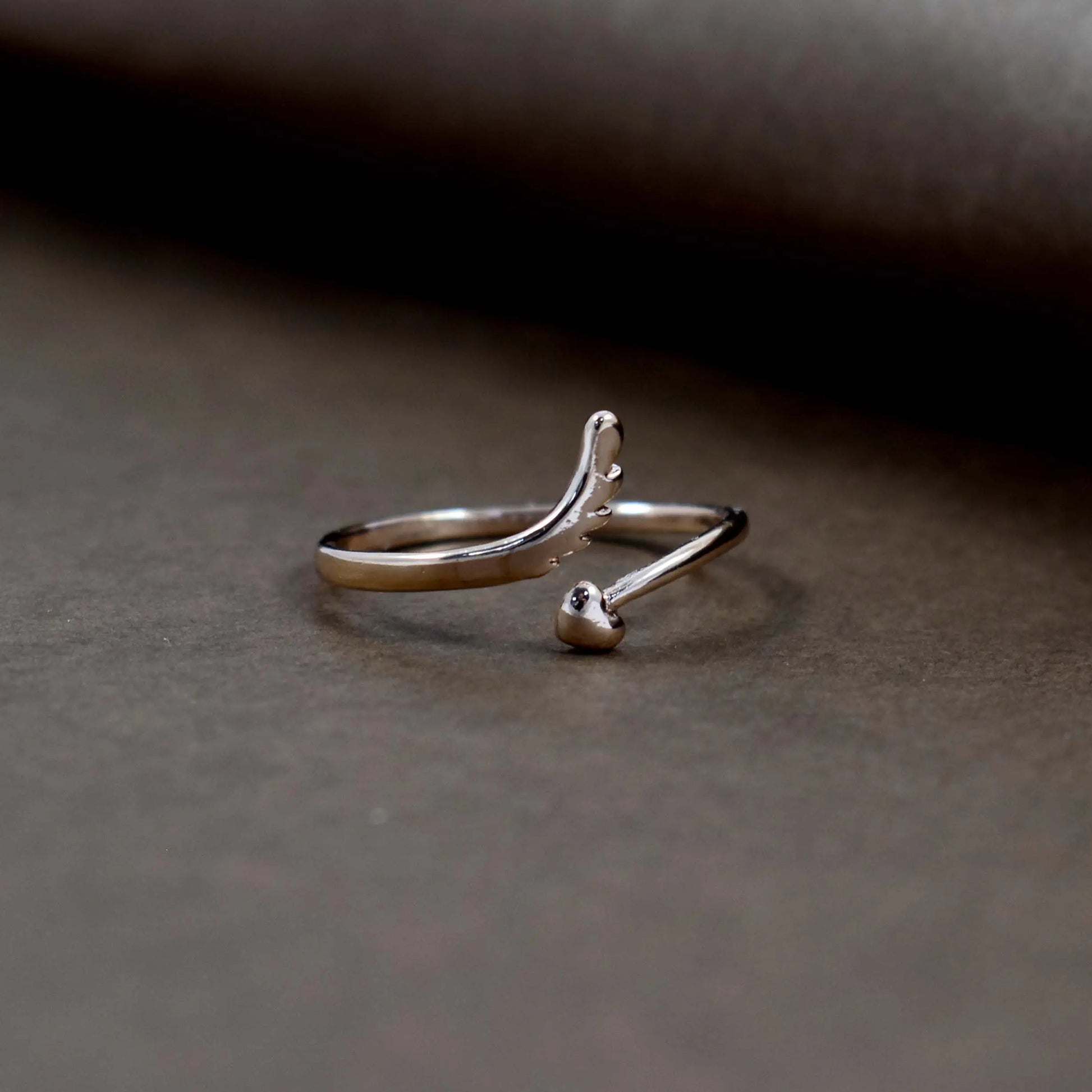 Feather amor rose-gold ring