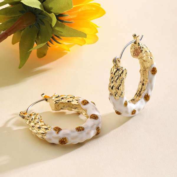 Fulgent Luxury Gold Earring