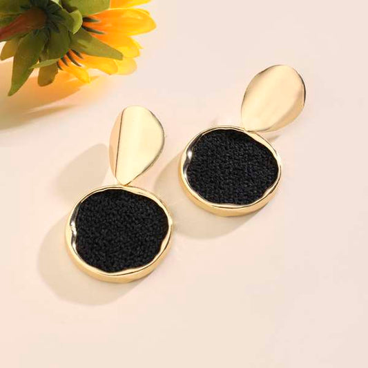 Lisa Black Gold Earring