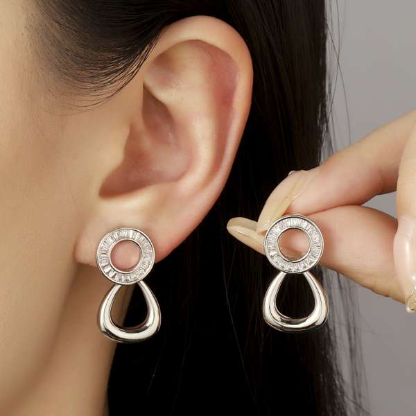 Yume Crystal Round Silver Earring