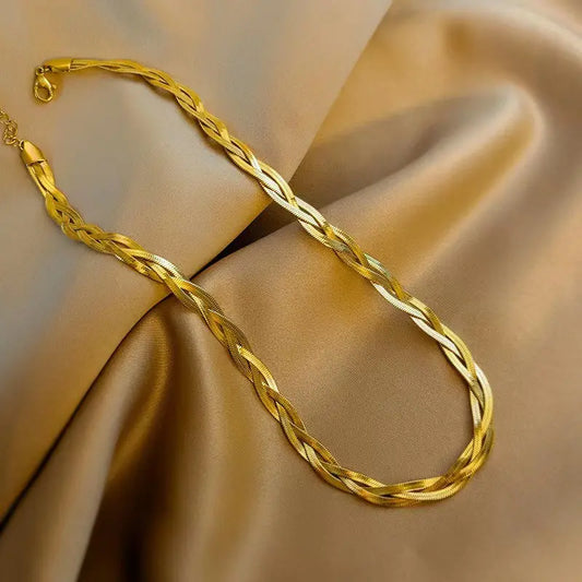 Effortless Glamour Golden Chain Salty