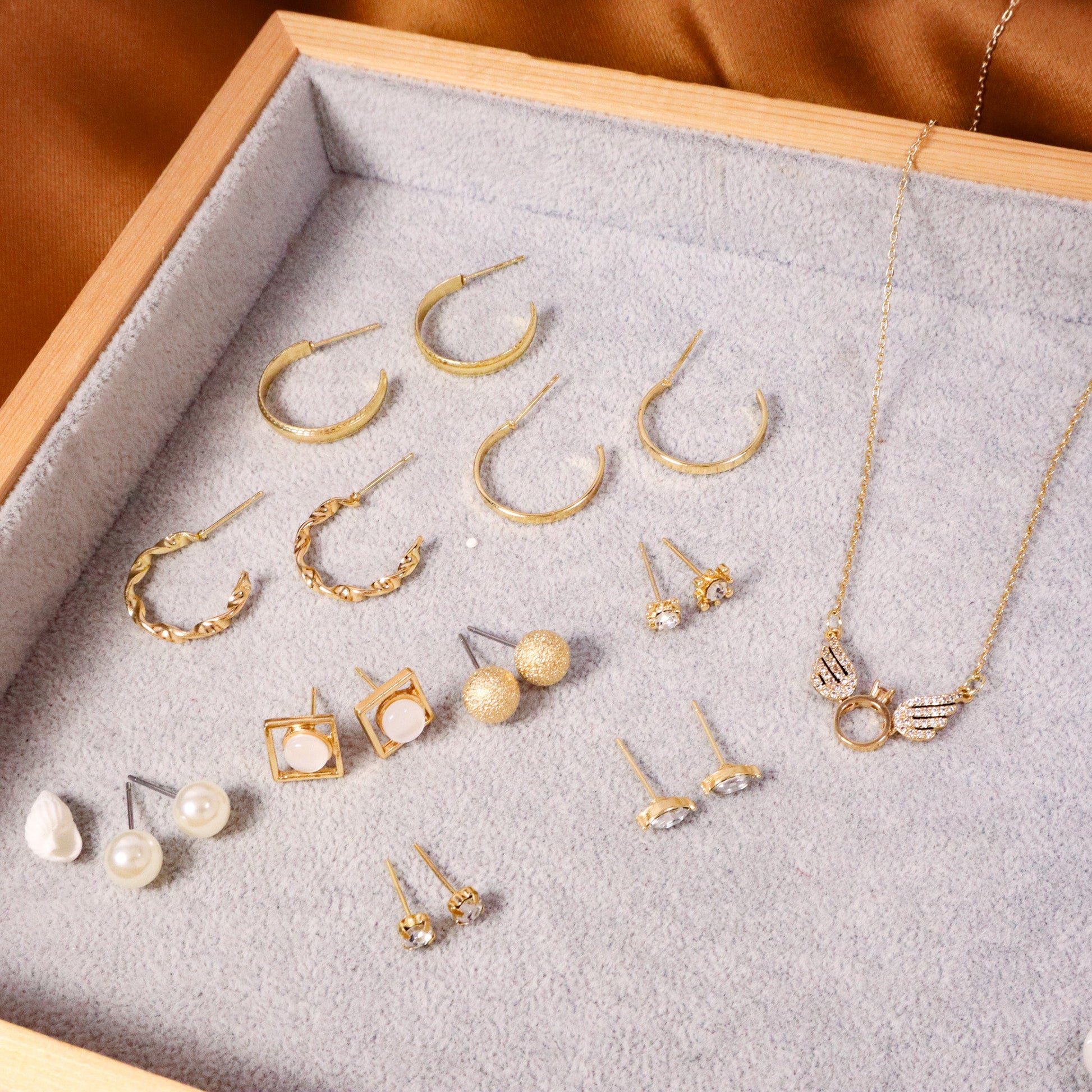 Golden casual Earrings and Necklace set