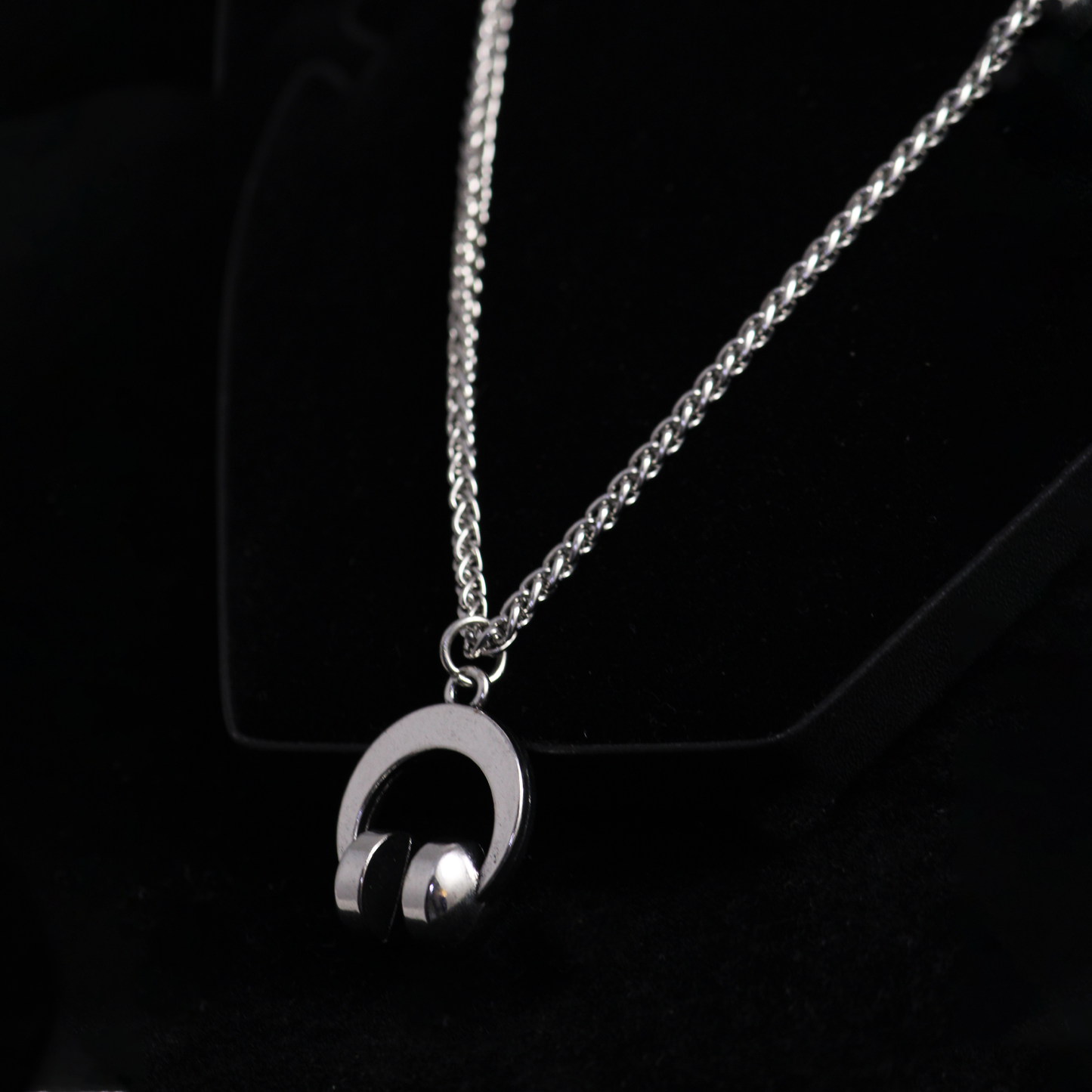 La Musique Locket Chain