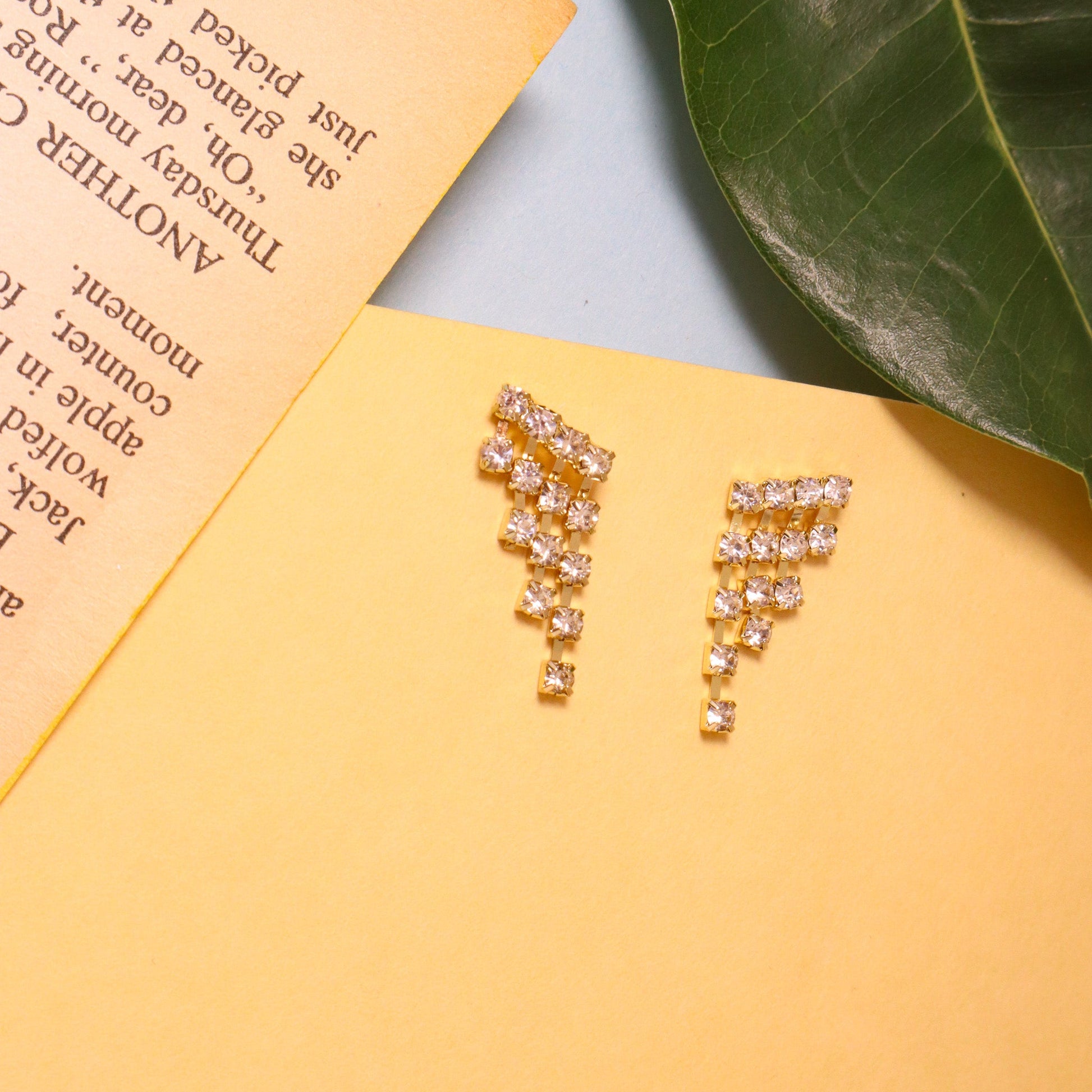 Lovey dovey pearl tassel earrings