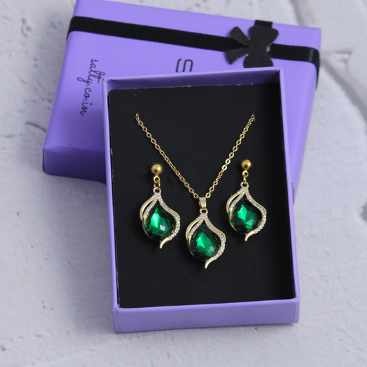 Romantic Emerald Earrings and Necklace Set