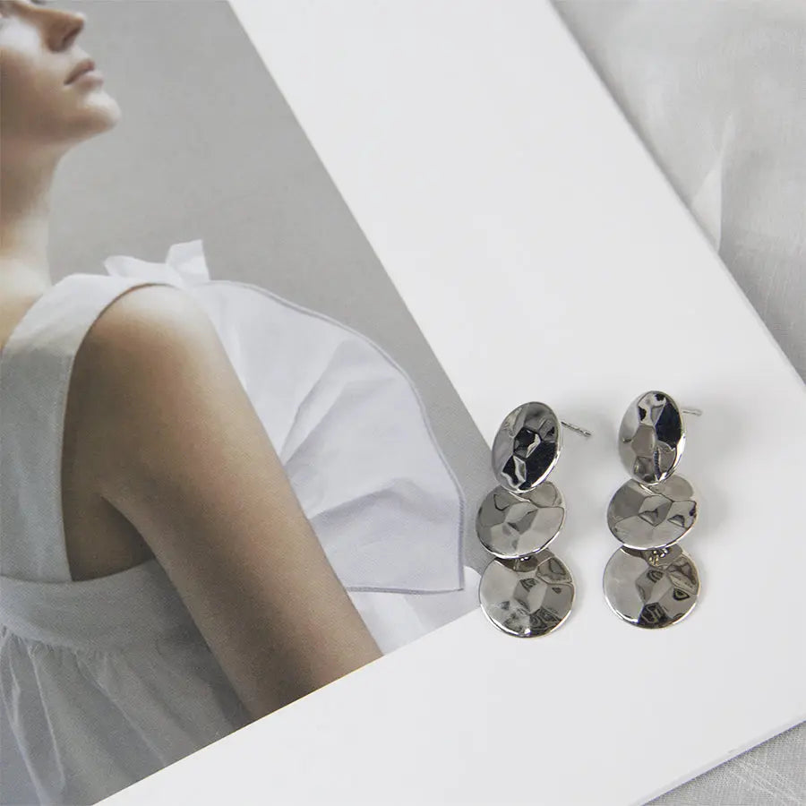 Trendy Statement Faceted Eardrop Earrings - Silver
