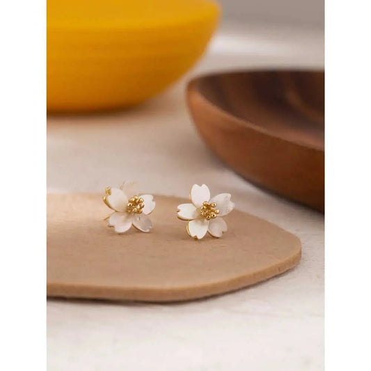 White Flower Natural Shell Stud Earrings