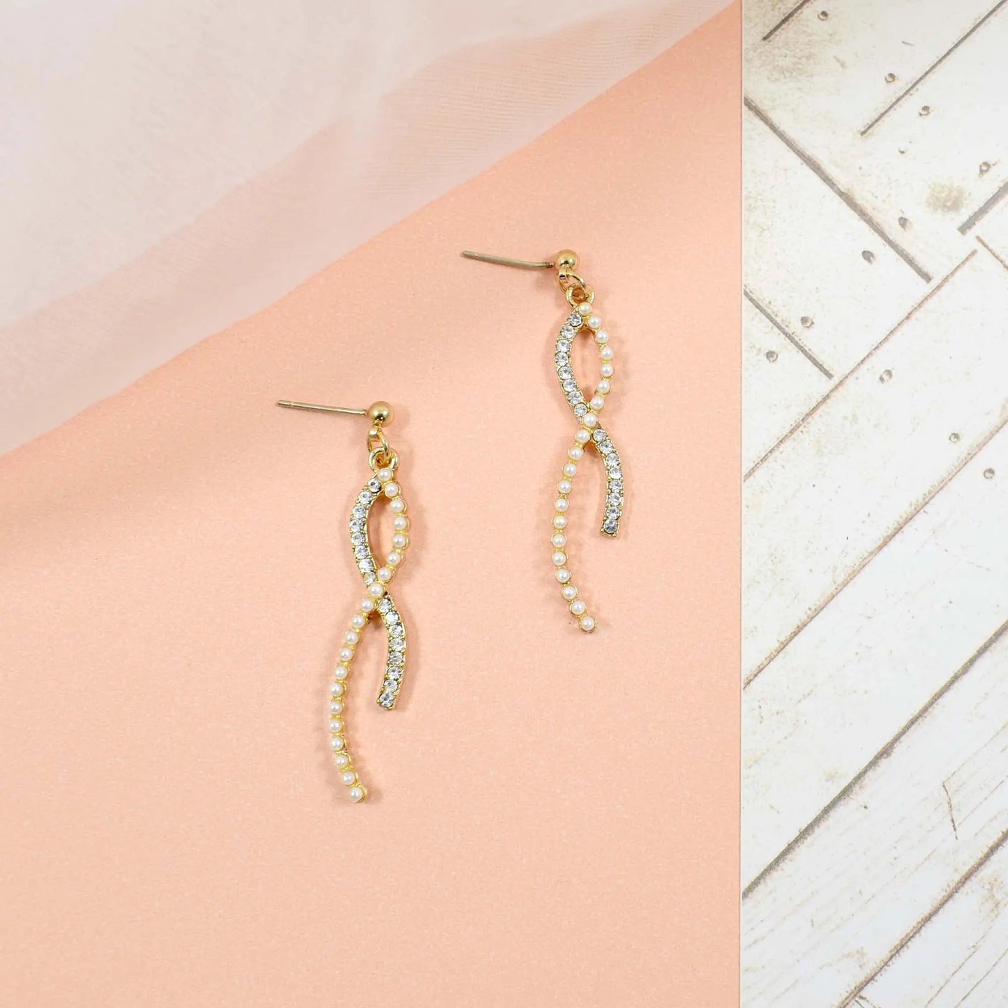 Zirconia and pearl DNA drop gold earring